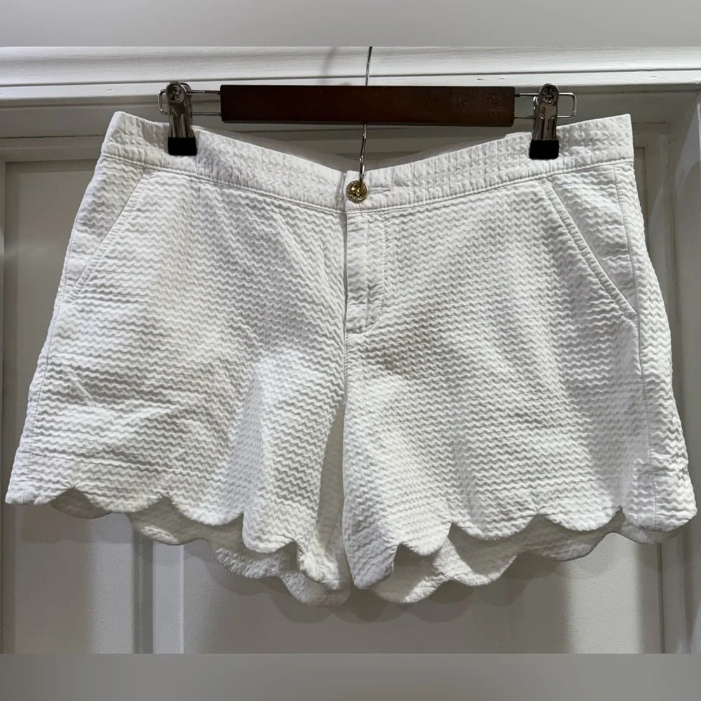 Lilly Pulitzer White  Buttercup Scalloped High Waist Shorts Size 8 - Picture 2 of 14